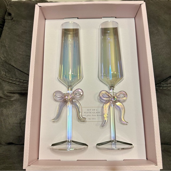 NWT Cupcakes & Cashmere Rainbow Iridescent Champagne Flutes with Bow - Picture 2 of 3